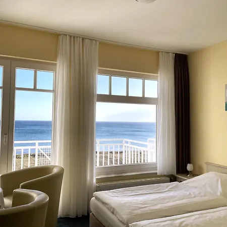 Strandhotel Duenenhaus 3*