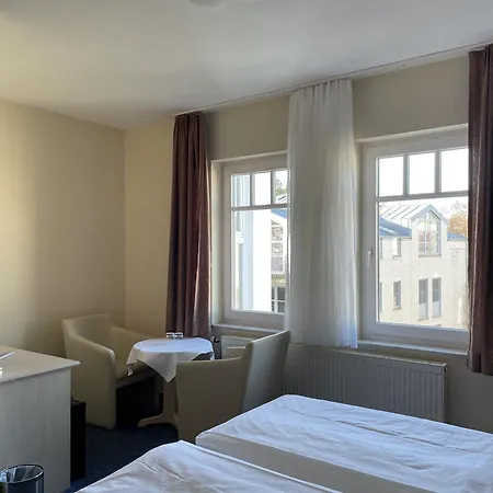 Отель Strandhotel Duenenhaus Юлиусрух