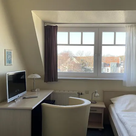 Hotel Strandhotel Duenenhaus 3*