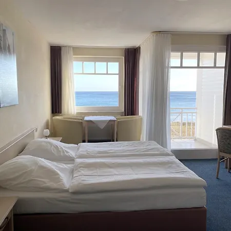 Strandhotel Duenenhaus מלון 3*