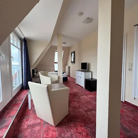 Strandhotel Duenenhaus 3*